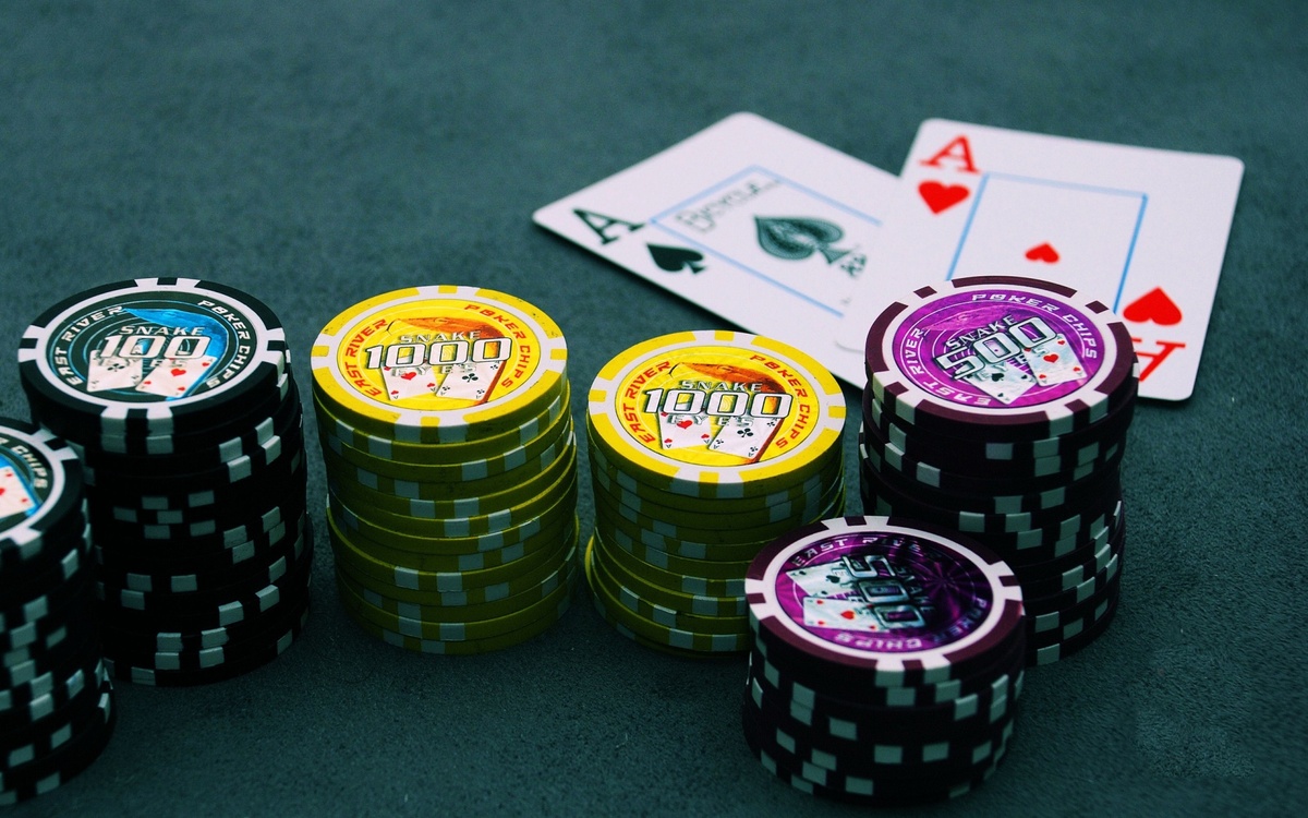 Rainbow Riches Casino کھلاڑیوں کے لیے لائیو کیسینو سیکشن